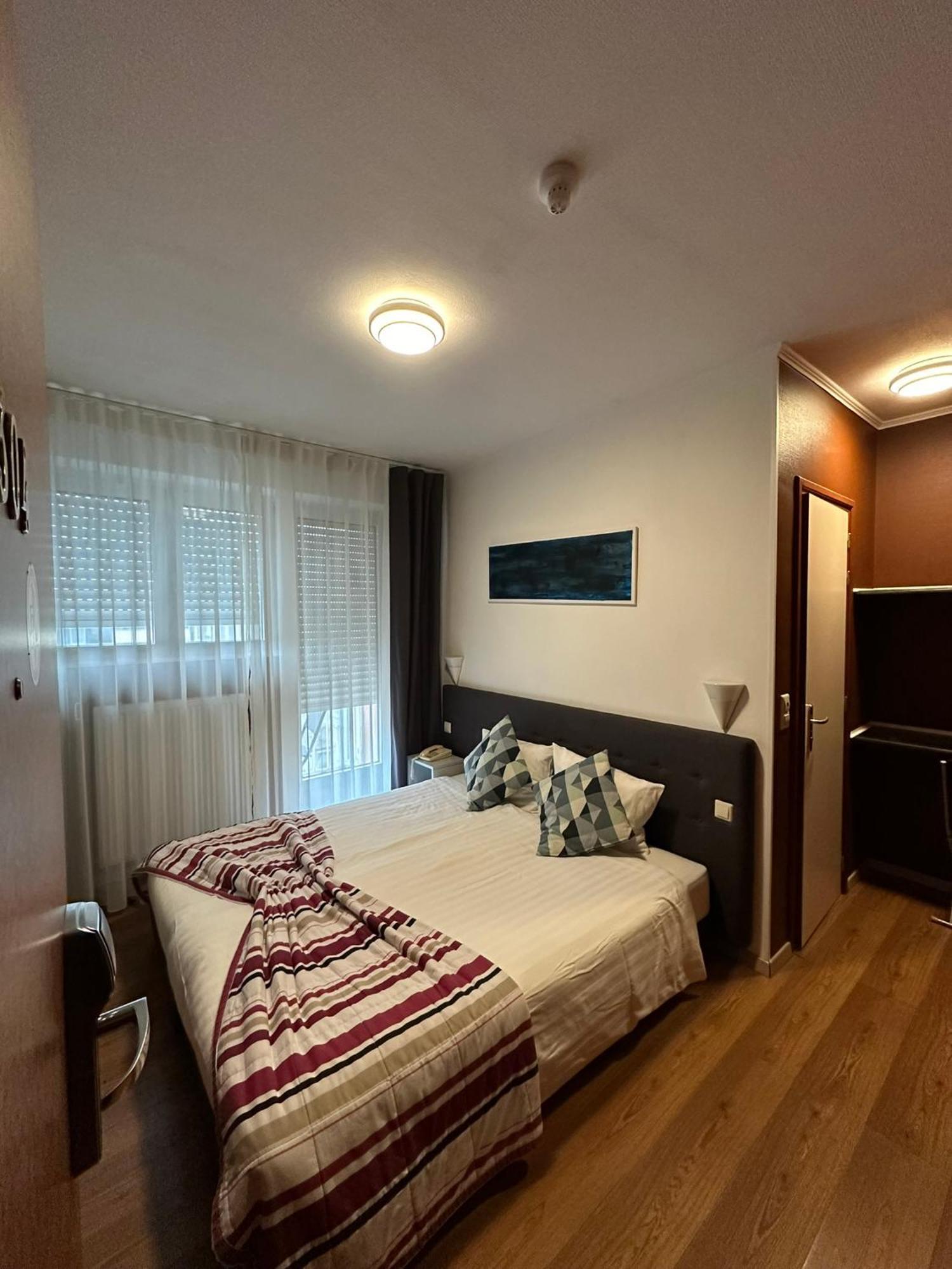 Yasha Hotel Люксембург Экстерьер фото
