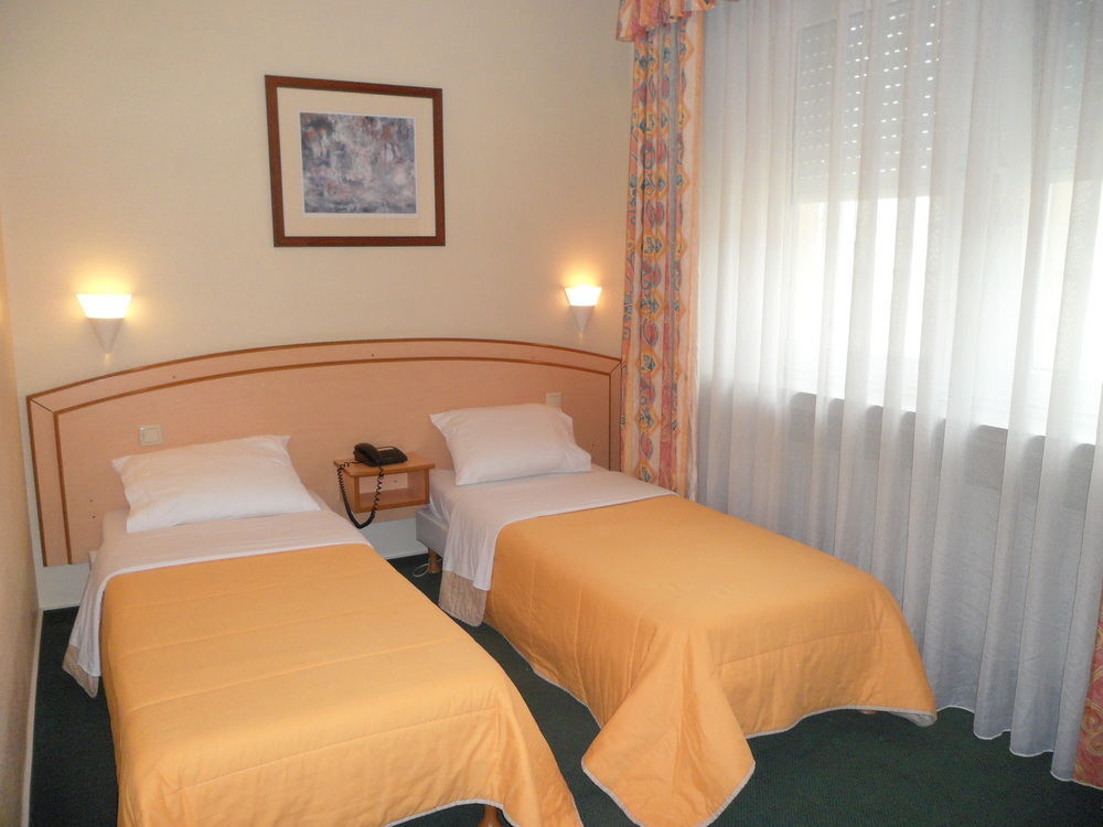 Yasha Hotel Люксембург Экстерьер фото
